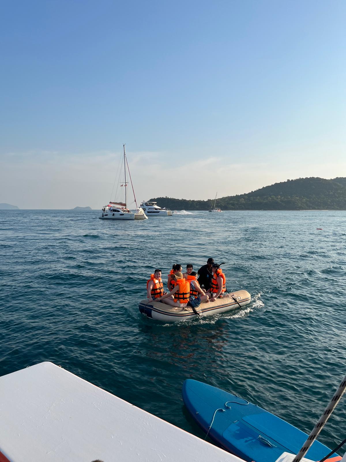 เรือคาตามารันใบเรือขนาด 45 ฟุต