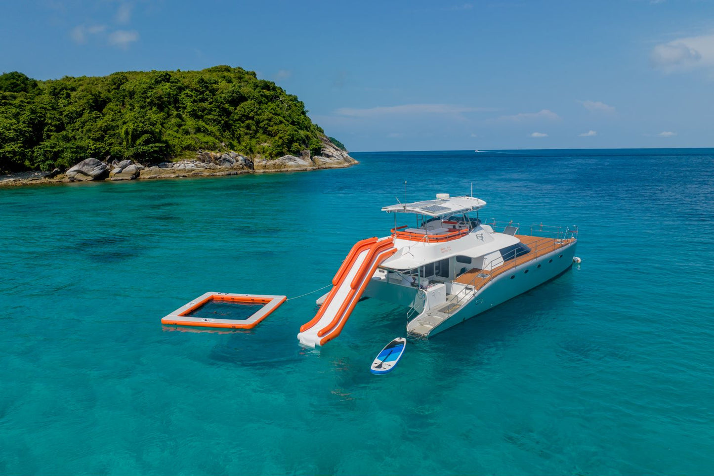 42-foot motor catamaran MC042