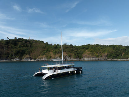 68-foot catamaran with foam party SC068