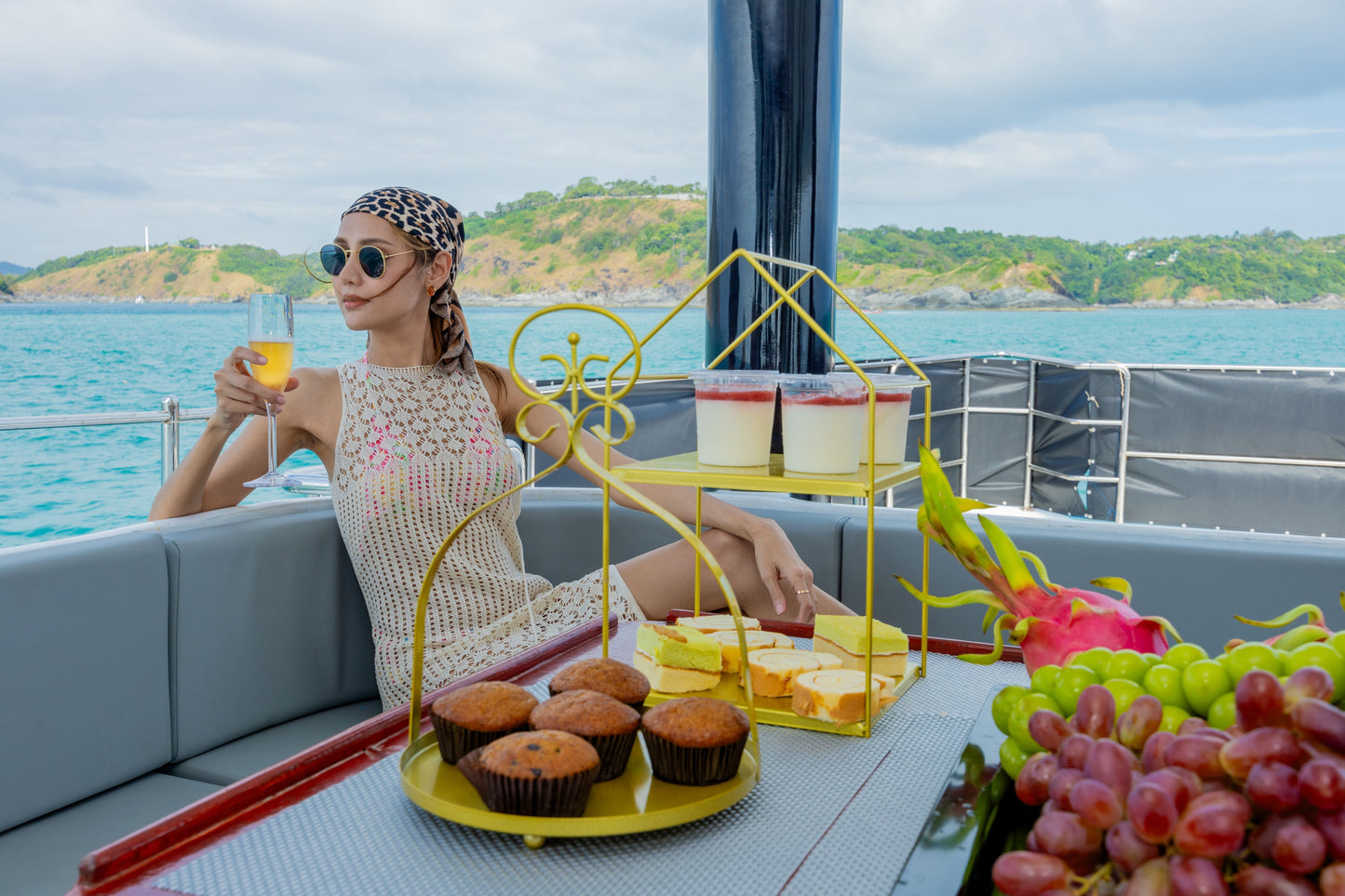 68-foot catamaran with foam party SC068