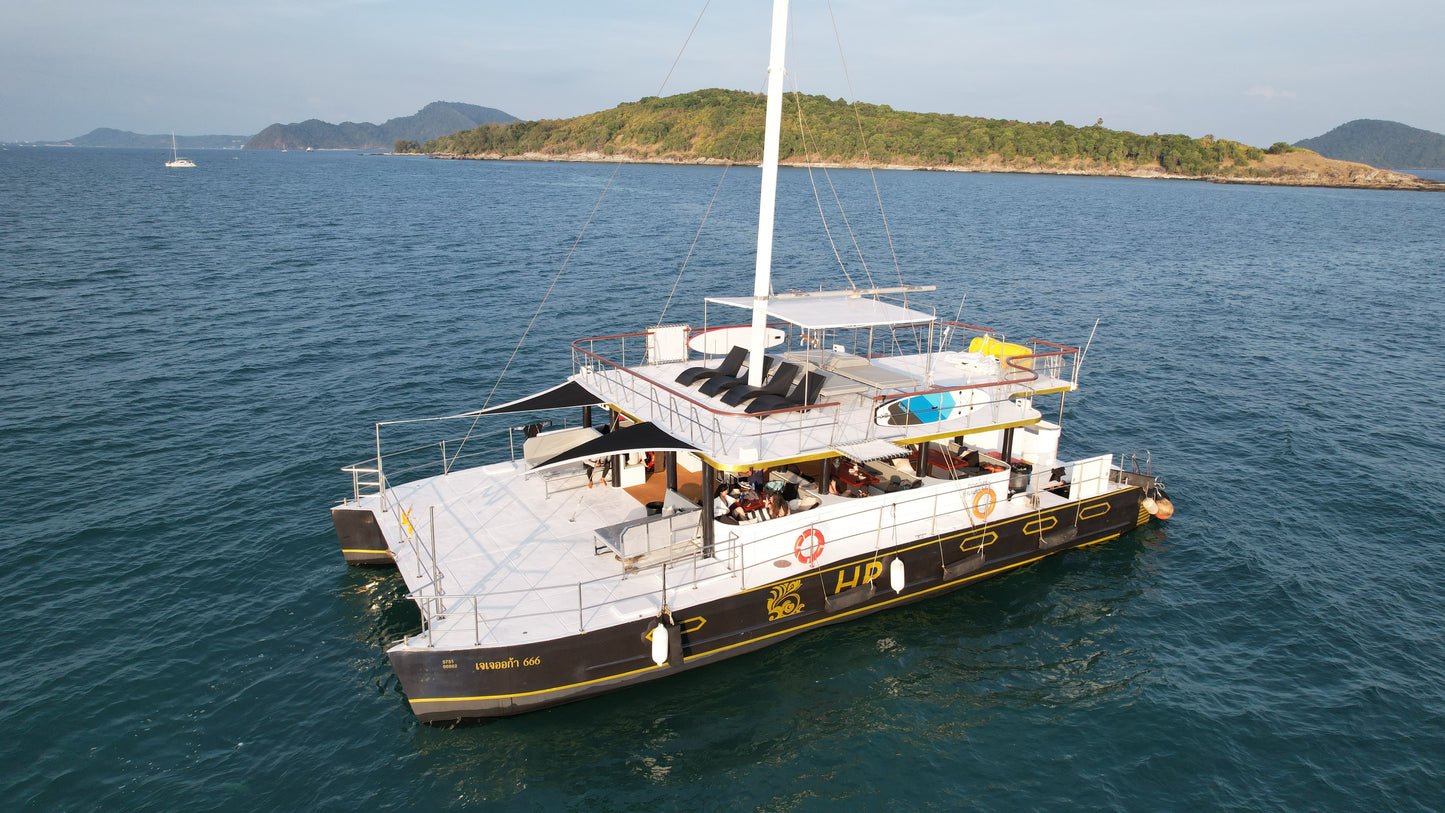 68-foot catamaran with foam party SC068