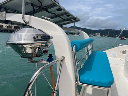 Hennessy, 40-foot catamaran