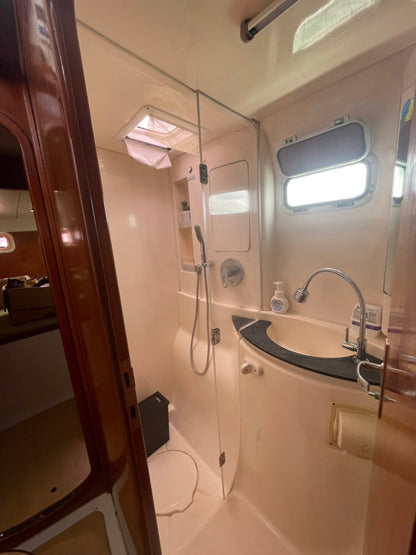 Hennessy, 40-foot catamaran